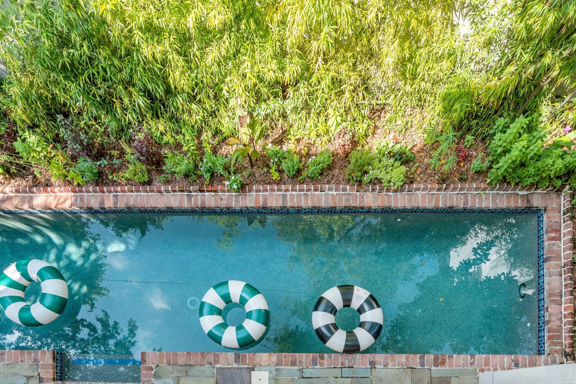 Serene Cottage With Beautiful Garden And Heated Pool تشارلستون المظهر الخارجي الصورة